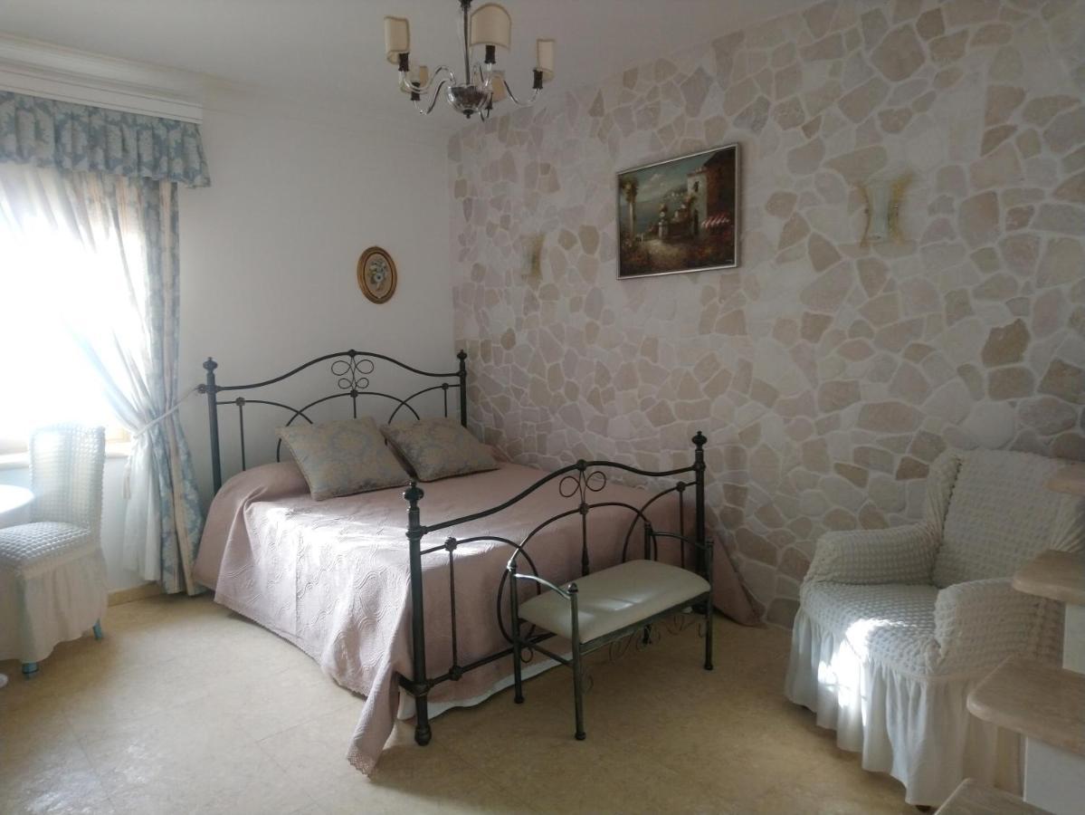 B&B Villa La Petra سان نيكولا أرسيلا الغرفة الصورة