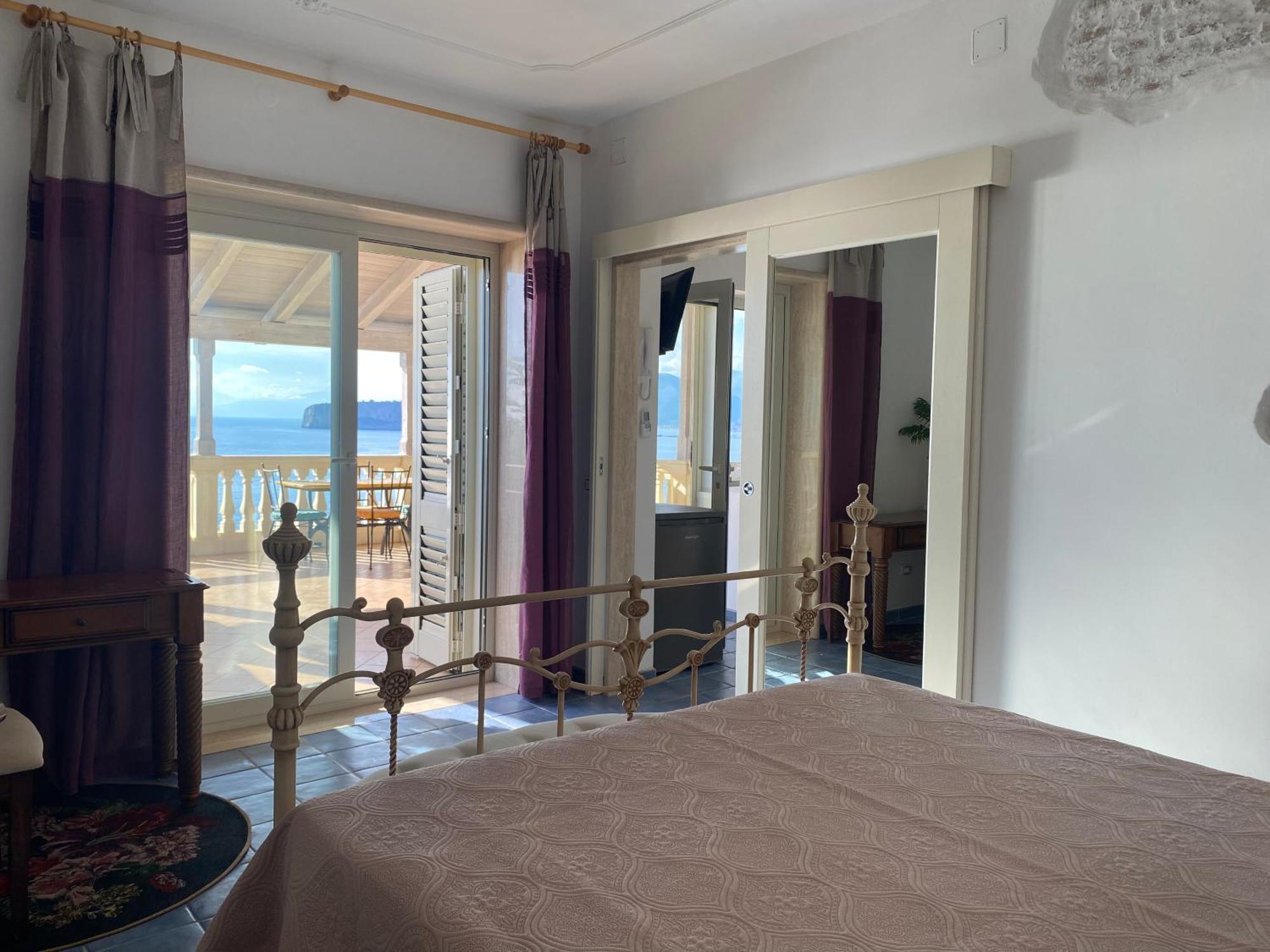 B&B Villa La Petra سان نيكولا أرسيلا الغرفة الصورة